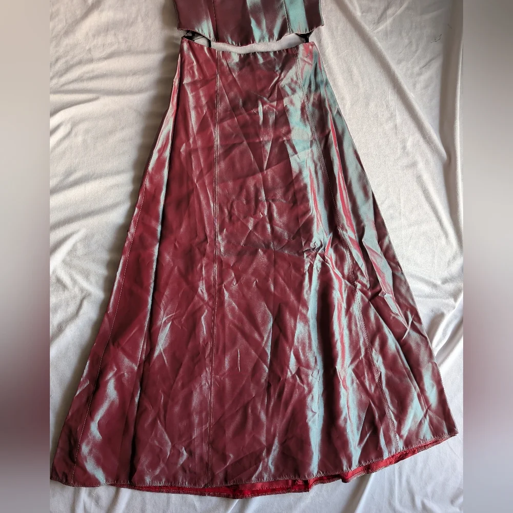 🌷Elegant Burgundy Strapless Dress - Picture 3 of 10